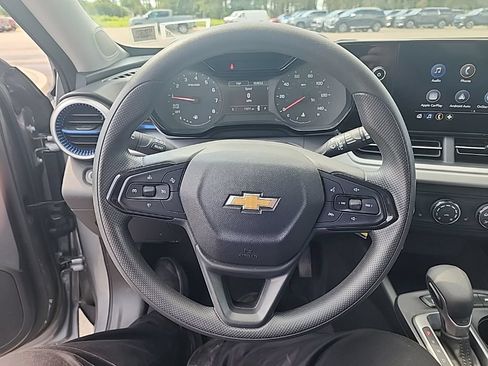 Used 2024 Chevrolet Trax LS w/ LS Convenience Package FWD image 14