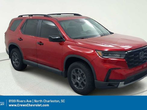 Used 2024 Honda Pilot TrailSport image 1