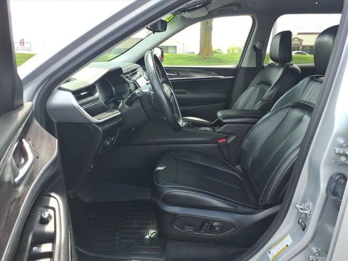 Used 2021 Jeep Grand Cherokee L Limited AWD/4WD image 25