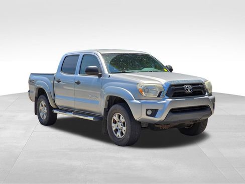Used 2015 Toyota Tacoma PreRunner w/ TRD Off-Road Package RWD image 9
