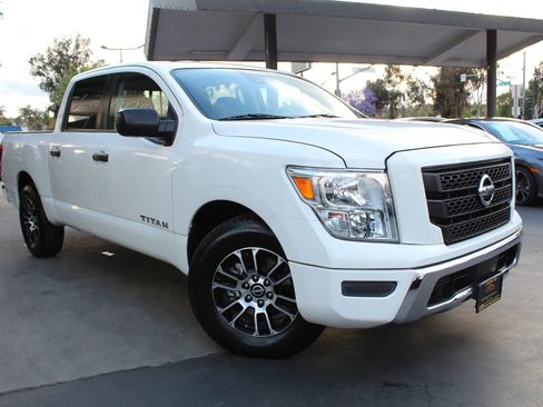 Used 2023 Nissan Titan SV RWD image 7