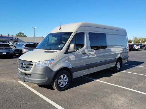 Used 2024 Mercedes-Benz Sprinter 2500 image 12
