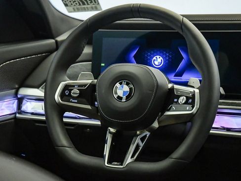 Used 2025 BMW 740i w/ Premium Package RWD image 12