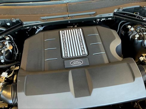 New 2024 Land Rover Defender 90 V8 image 31