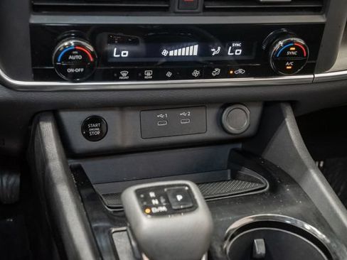 Used 2025 Nissan Rogue SV AWD/4WD image 21