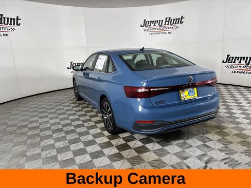 Used 2025 Volkswagen Jetta SE FWD image 9