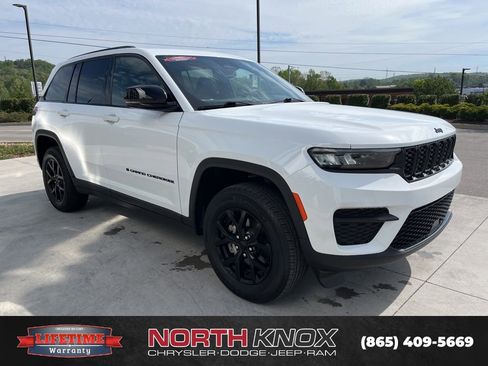 Used 2024 Jeep Grand Cherokee Altitude AWD/4WD image 30