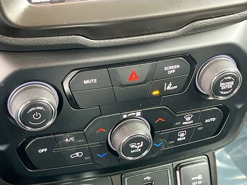 Used 2022 Jeep Renegade Latitude w/ Convenience Group image 16