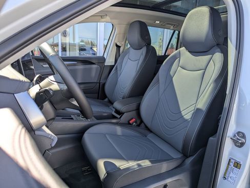 New 2026 Volkswagen Tiguan SE image 26