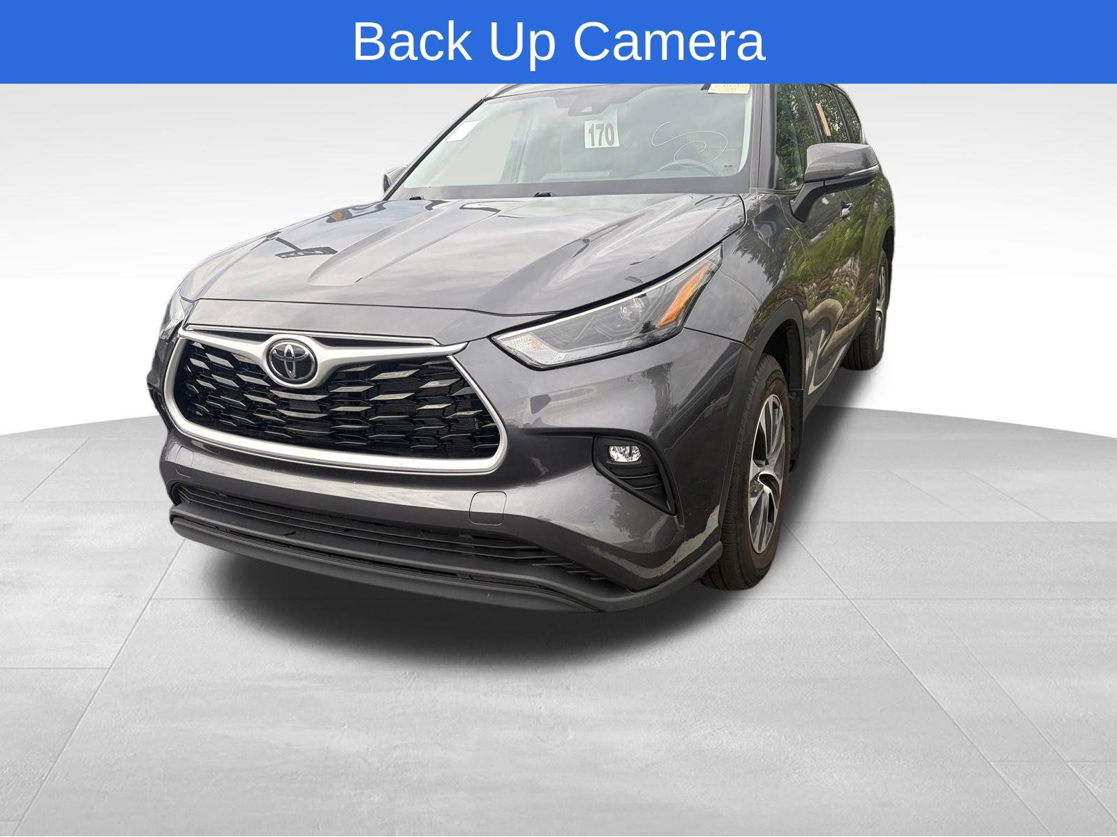 Used 2022 Toyota Highlander XLE AWD/4WD image 2