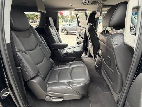 Used 2018 Cadillac Escalade ESV Premium Luxury image 11