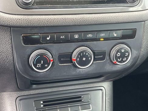 Used 2016 Volkswagen Tiguan SE image 27