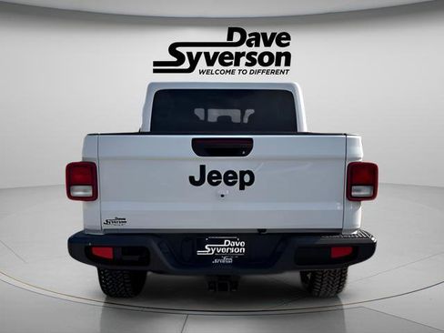 New 2025 Jeep Gladiator Nighthawk image 3