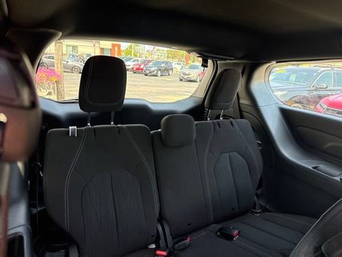 Used 2021 Chrysler Pacifica Touring w/ S Appearance Package FWD image 20