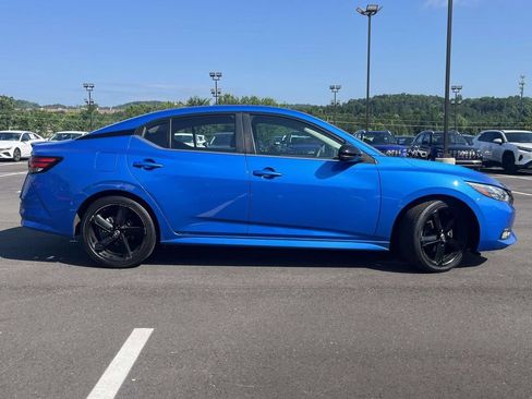 Used 2022 Nissan Sentra SR w/ Electronics Package FWD image 2