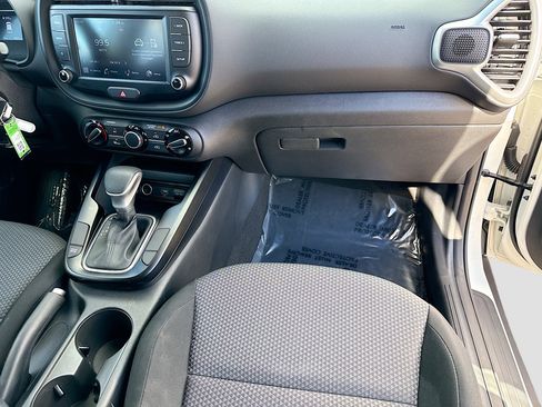 Used 2022 Kia Soul LX image 17