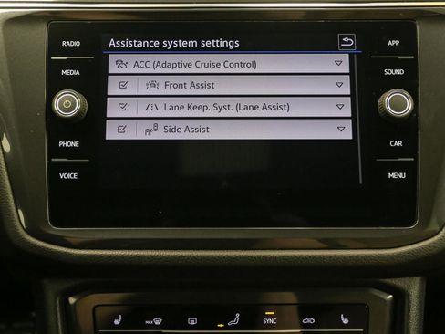 Certified 2023 Volkswagen Tiguan SE R-Line image 34