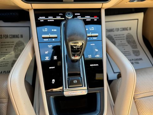 Used 2021 Porsche Cayenne image 32