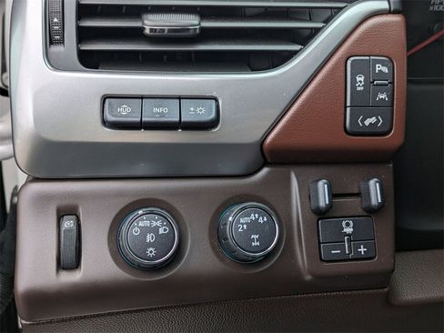 Used 2020 Chevrolet Tahoe Premier w/ Premier 6.2L Value Package image 15