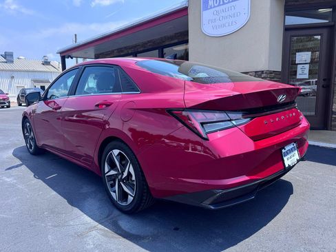 Used 2022 Hyundai Elantra Limited w/ Cargo Package FWD image 5