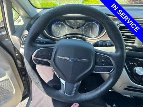 Used 2020 Chrysler Voyager L FWD image 6