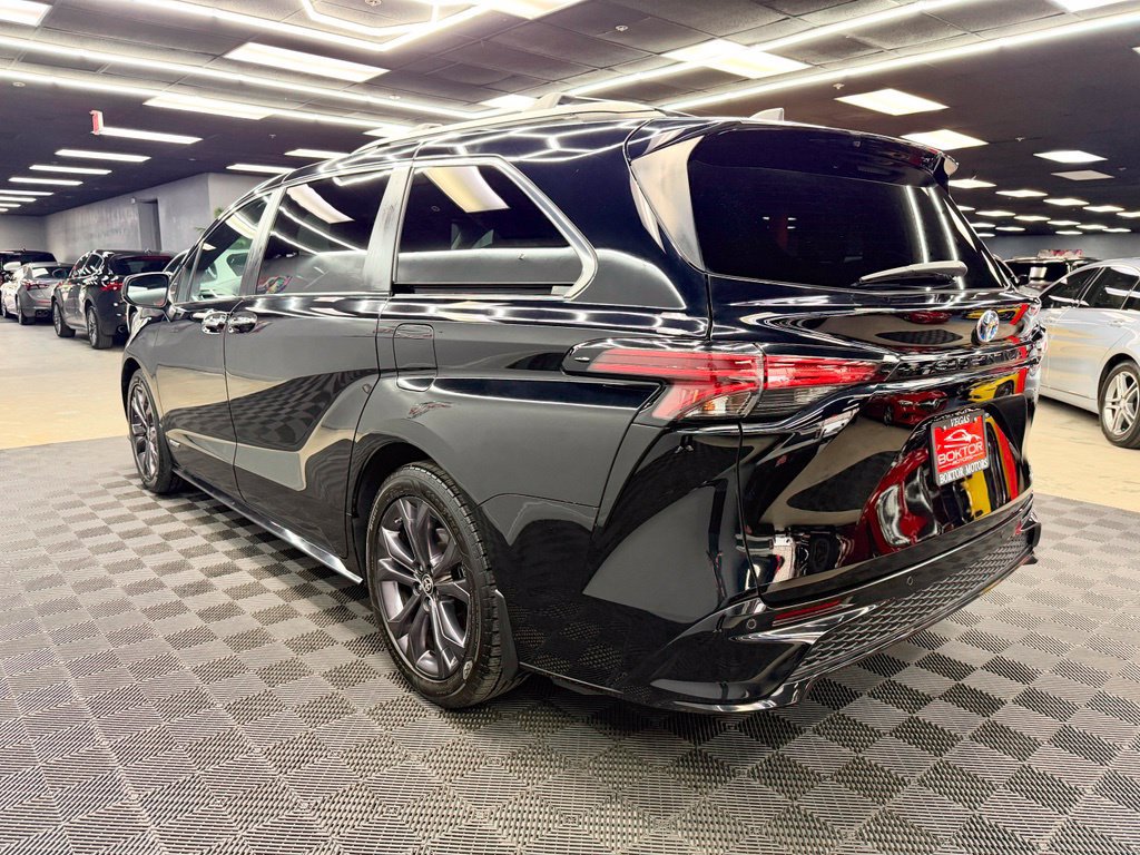Used 2021 Toyota Sienna XSE w/ XSE Plus Package FWD image 11