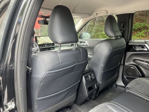 Used 2025 Mitsubishi Outlander SE FWD image 15
