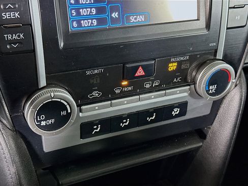 Used 2013 Toyota Camry SE image 21