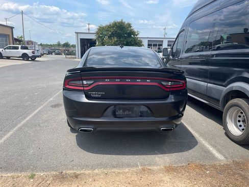 Used 2017 Dodge Charger SXT RWD image 6