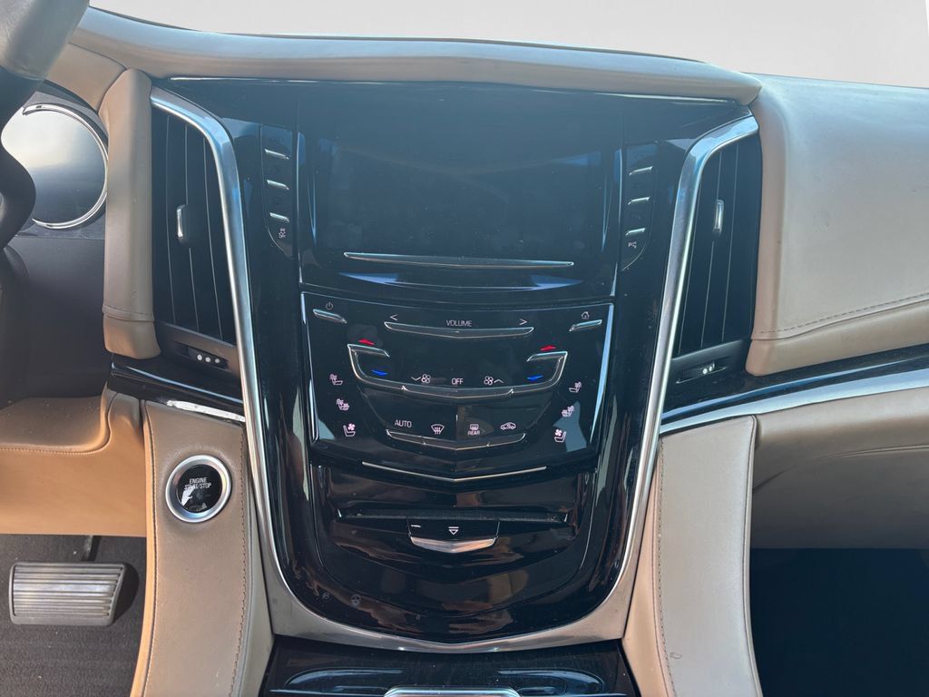 Used 2018 Cadillac Escalade Platinum AWD/4WD image 12