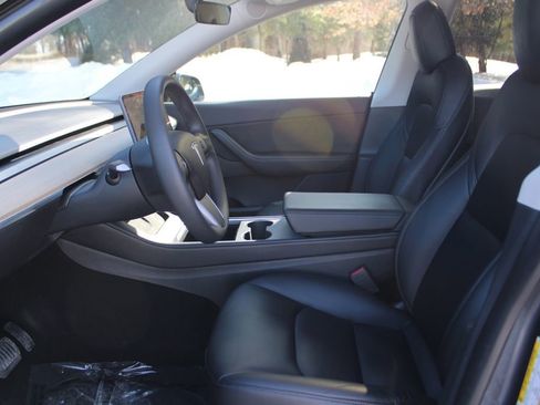 Used 2021 Tesla Model Y Long Range image 11