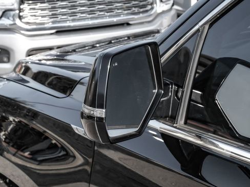 Used 2018 Cadillac Escalade Luxury RWD image 38