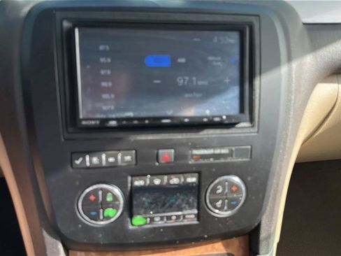 Used 2011 Buick Enclave CXL AWD/4WD image 38
