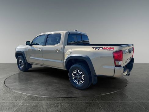 Used 2016 Toyota Tacoma TRD Off-Road AWD/4WD image 8