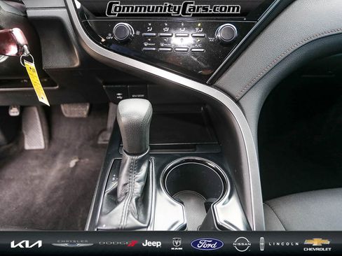 Used 2019 Toyota Camry LE image 18