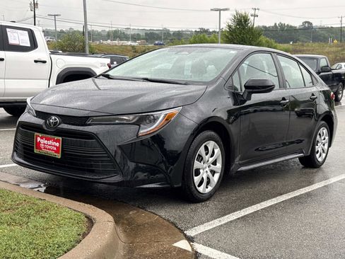 Used 2026 Toyota Corolla LE FWD image 3
