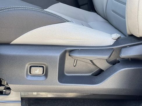 Used 2025 Toyota Tacoma TRD Sport AWD/4WD image 19