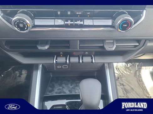 Used 2026 Chevrolet Colorado W/T w/ Advanced Trailering Package AWD/4WD image 30