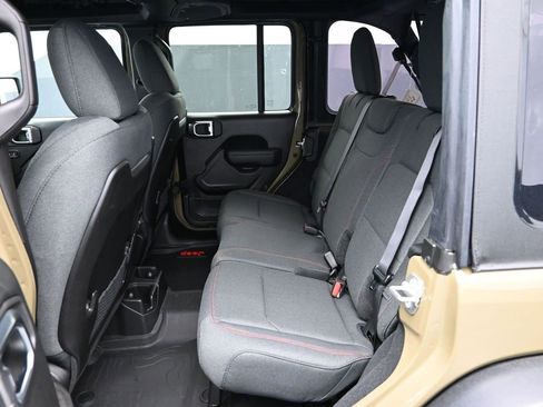 Certified 2025 Jeep Wrangler Unlimited Rubicon w/ Technology Group image 13