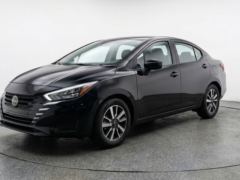Used 2025 Nissan Versa SV FWD image 3
