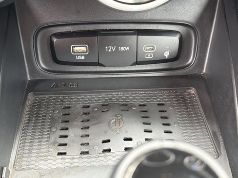 Used 2023 Hyundai Venue Limited w/ Cargo Package image 16