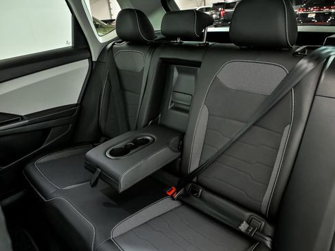 Used 2025 Volkswagen Taos SE w/ Panoramic Sunroof Package image 14