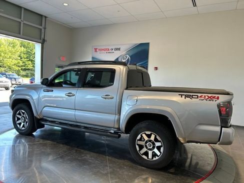 Used 2017 Toyota Tacoma TRD Sport w/ Tow Package (A/T) AWD/4WD image 3