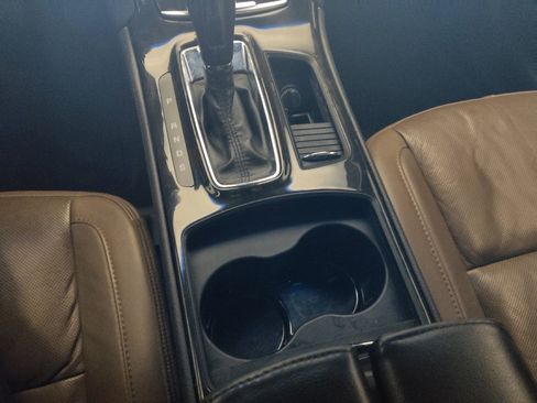 Used 2015 Lincoln MKS w/ Equipment Group 101A FWD image 26