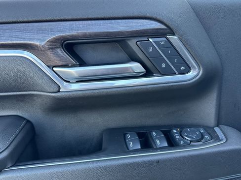 Used 2025 Chevrolet Silverado 2500 LTZ w/ LTZ Premium Package image 12