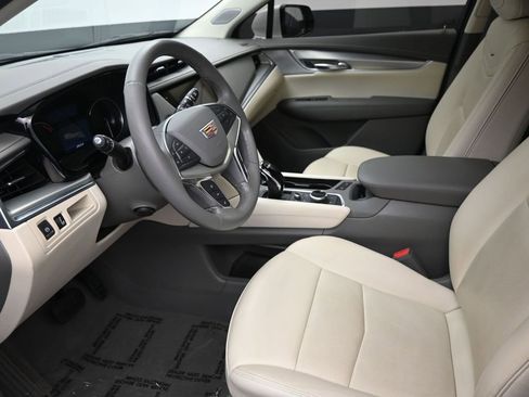 Used 2023 Cadillac XT5 Premium Luxury FWD image 11