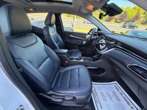 Certified 2022 Chevrolet Bolt EUV Premier w/ Sun & Sound Package FWD image 32