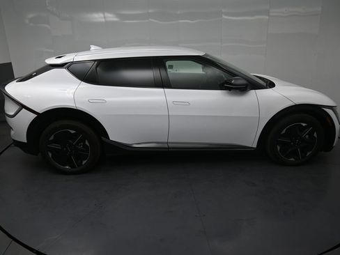 New 2025 Kia EV6 Wind RWD image 10