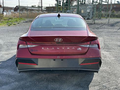 Used 2024 Hyundai Elantra SEL w/ Convenience Package FWD image 7