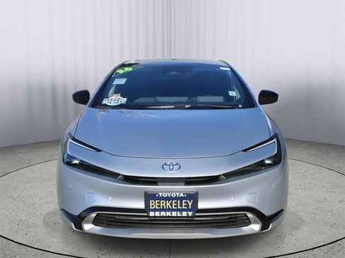 Used 2026 Toyota Prius Plug-In Hybrid image 3